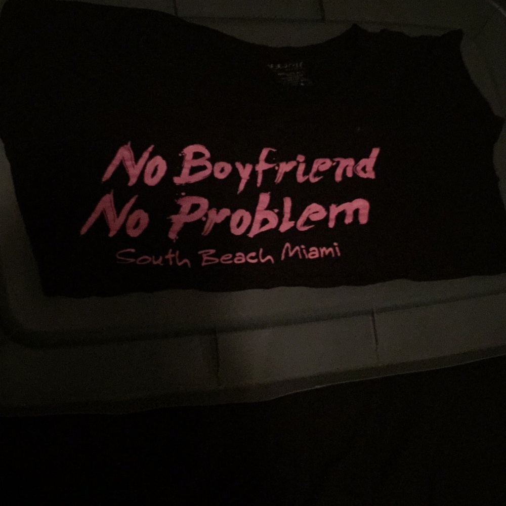 Black and pink crop top